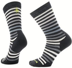 Sivé teplé pásikavé ponožky pre celodenné nosenie a pohodlie